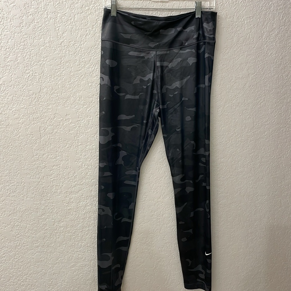 Nike Women's Dri-Fit One Mid Rise Camo Leggings, Size Large - Picture 3 of 12